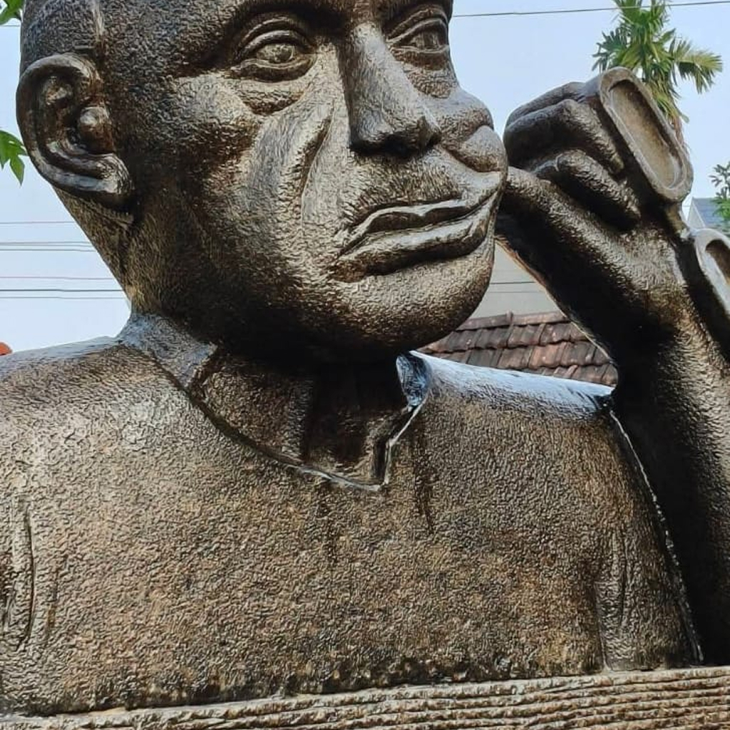 Statue Image 1